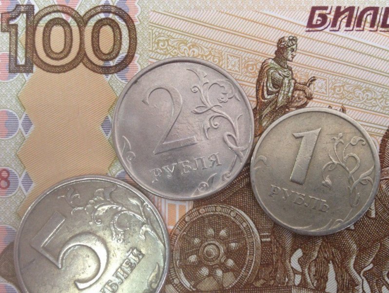 Средняя зарплата подросла на 108 рублей